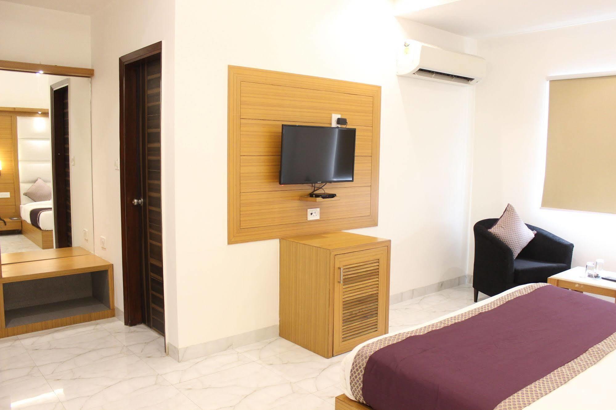 FabHotel Star Delhi Airport Neu-Delhi Exterior foto